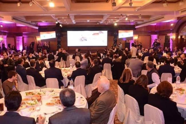 أكثر من 60 رجل أعمال سوري يوقعون عشرات اتفاقيات التعاون فيما بينهم خلال حفل تكريم رجال وسيدات الأعمال