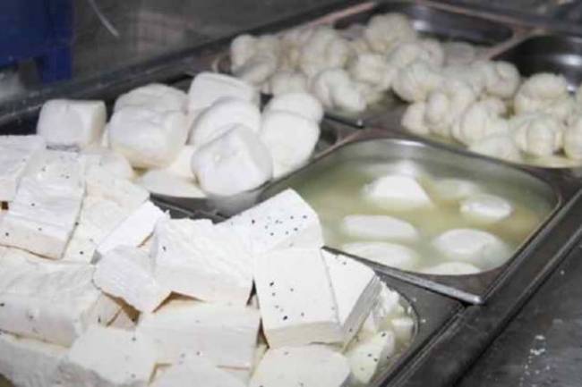 جمعية الأجبان توضح أسباب عدم انخفاض سعر الحليب ومشتقاته رغم تحسن سعر الصرف 