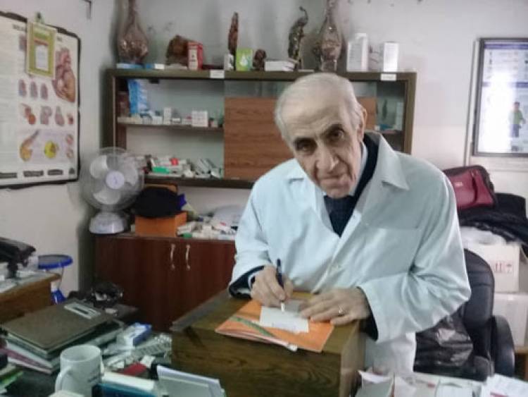 طبيب فقراء سورية مصاب بالكورونا 