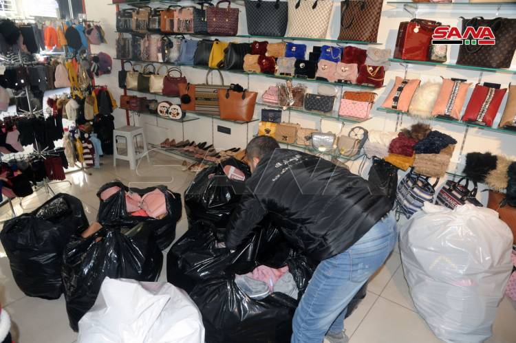 مديرية مكافحة التهريب تضبط بضائع مهربة في عدد من اسواق دمشق شملت ألبسة وجلديات ومكياجات